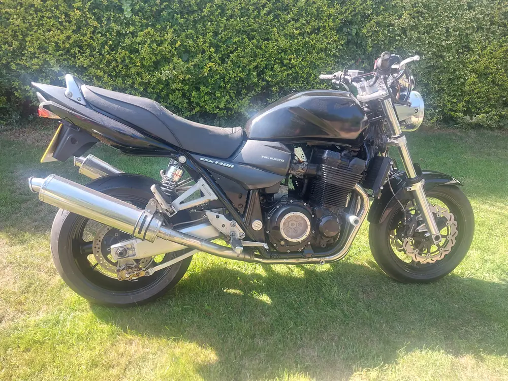 Black Suzuki GSX1400 motorbike
